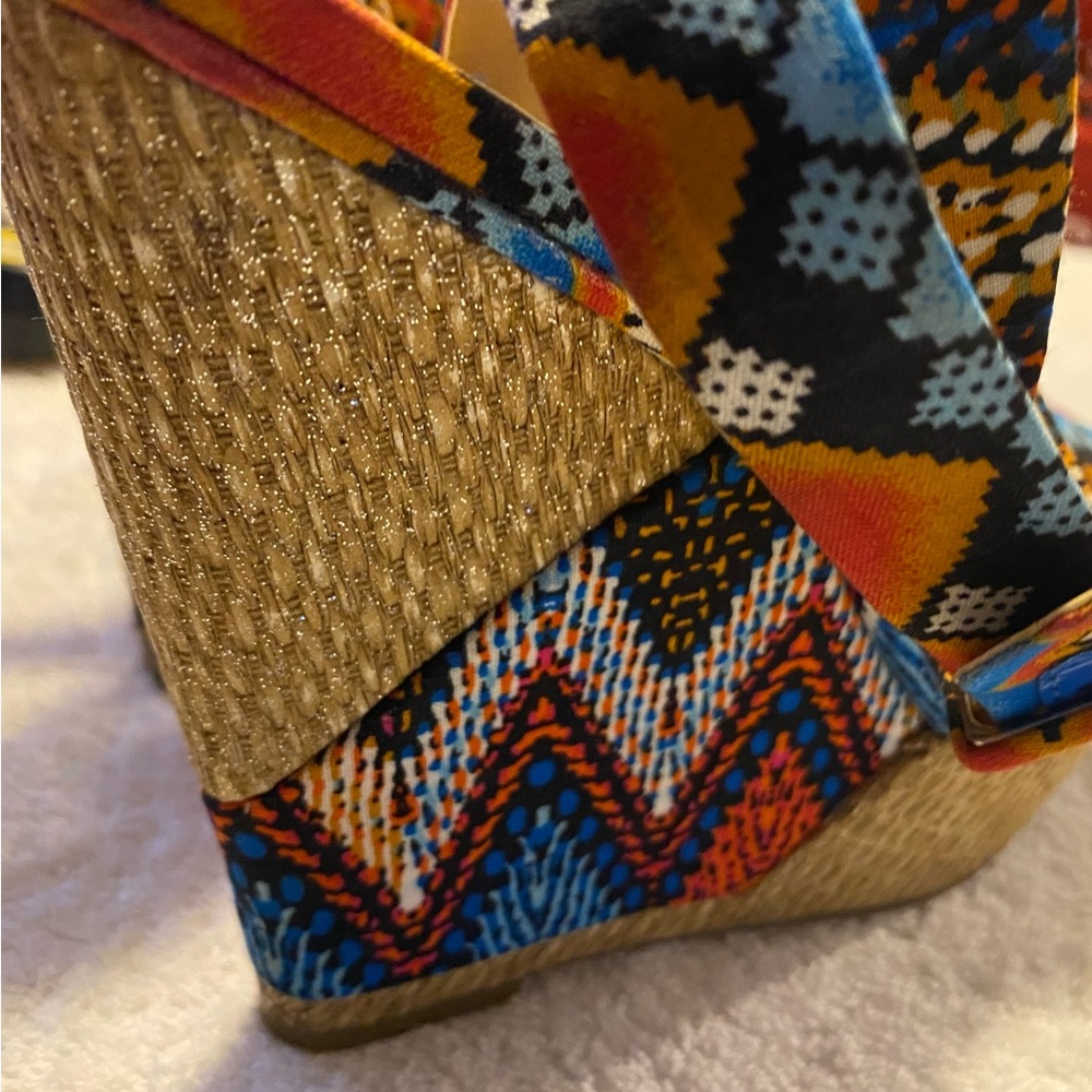 Almost Brand New Stylish Wedges By BCBG - Size 8.5 B - Wedge Height 5” - box 30 - Picture 3 of 10